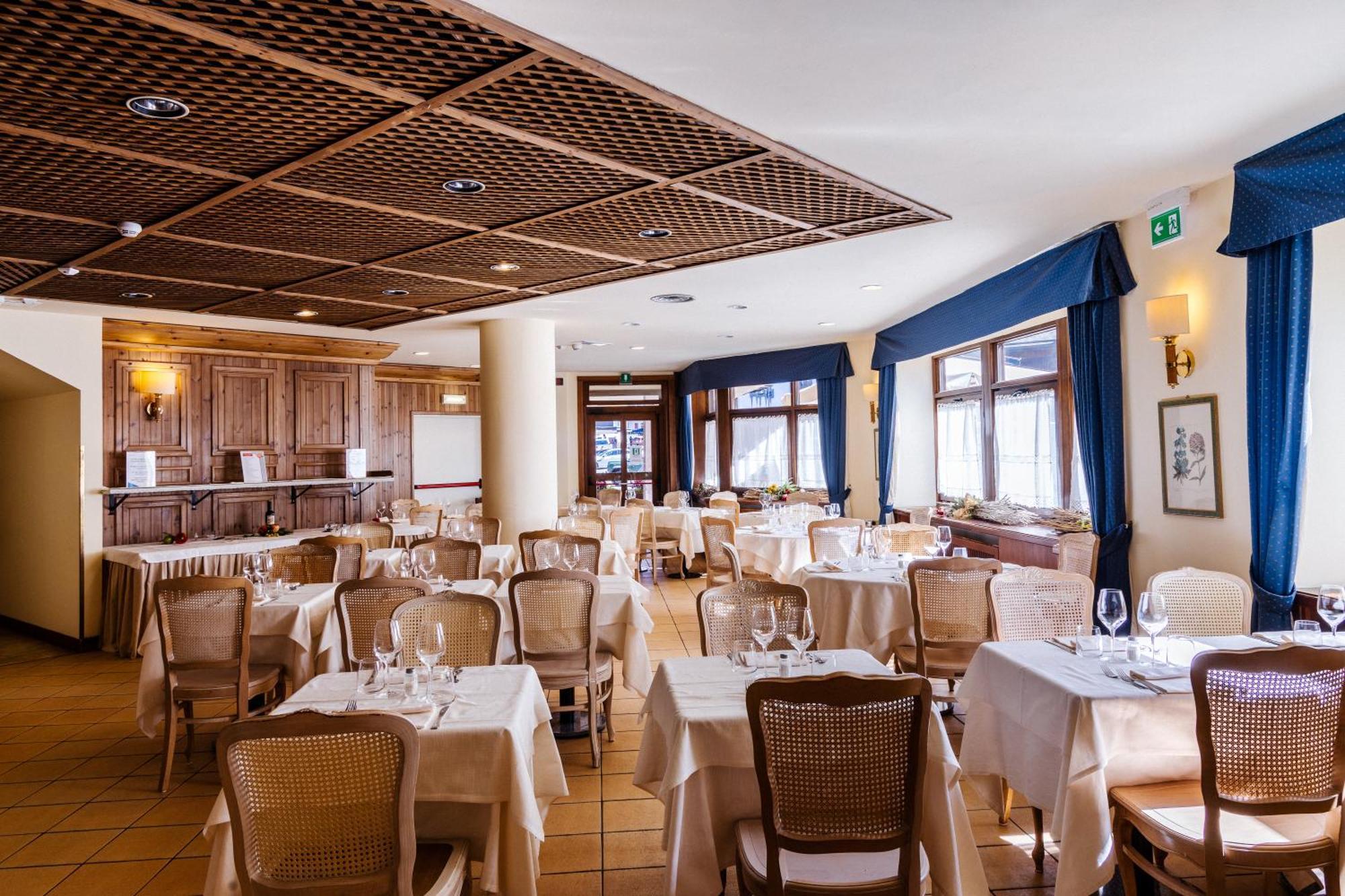 Hotel Alaska Cortina Cortina d'Ampezzo Ngoại thất bức ảnh