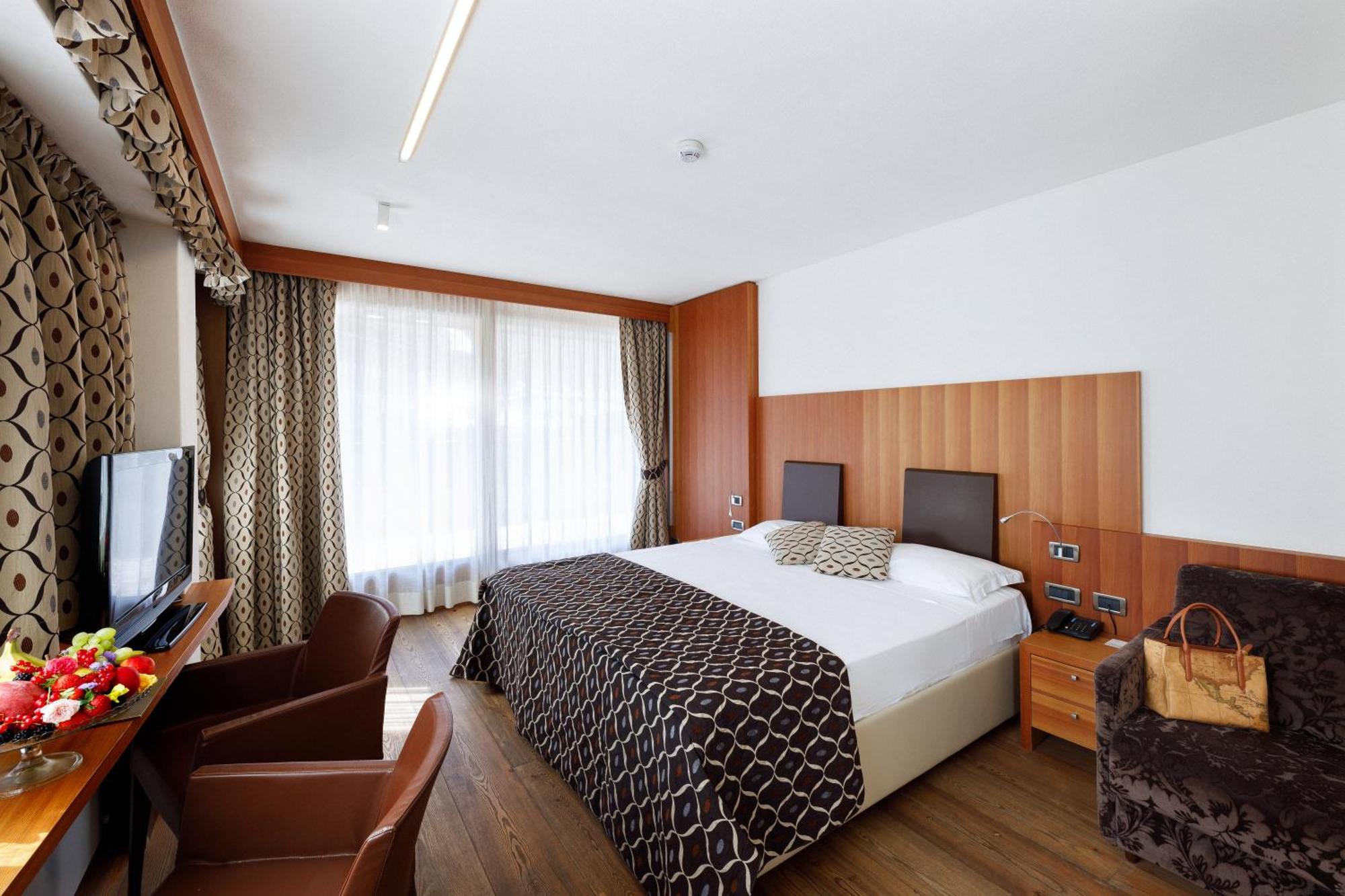 Hotel Alaska Cortina Cortina d'Ampezzo Ngoại thất bức ảnh