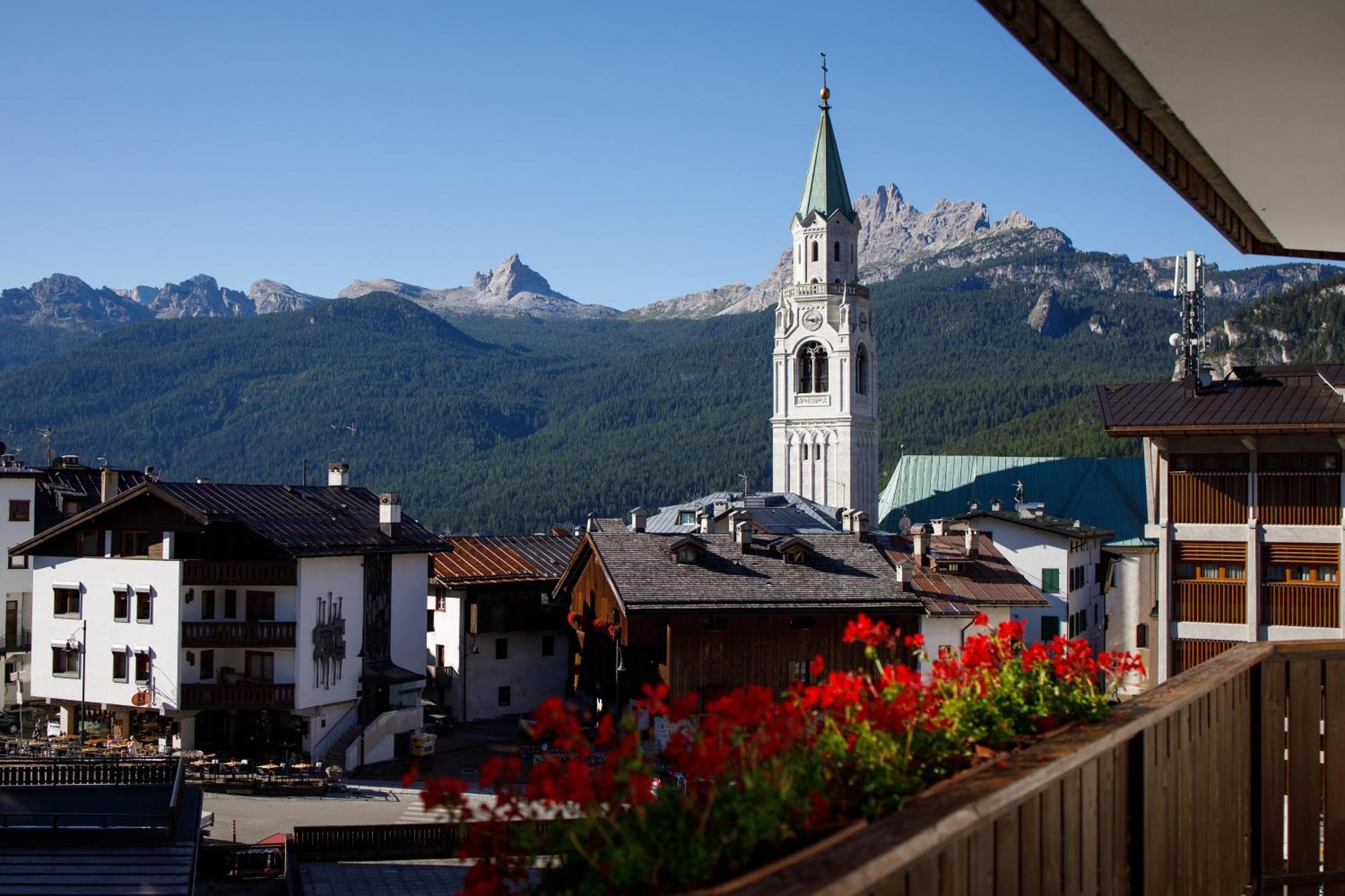 Hotel Alaska Cortina Cortina d'Ampezzo Ngoại thất bức ảnh