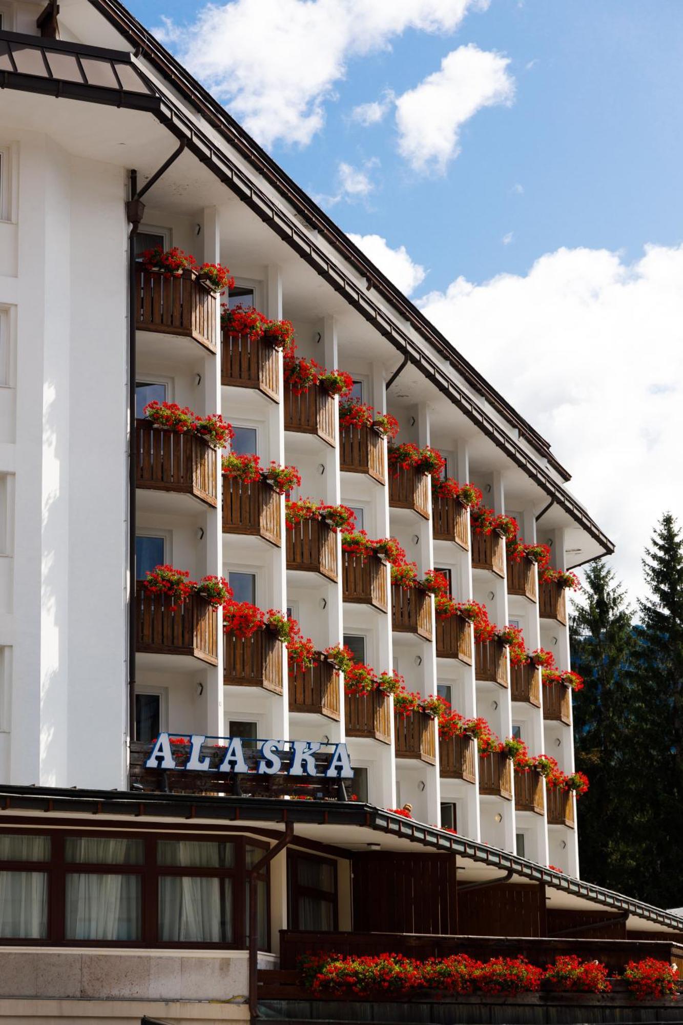 Hotel Alaska Cortina Cortina d'Ampezzo Ngoại thất bức ảnh